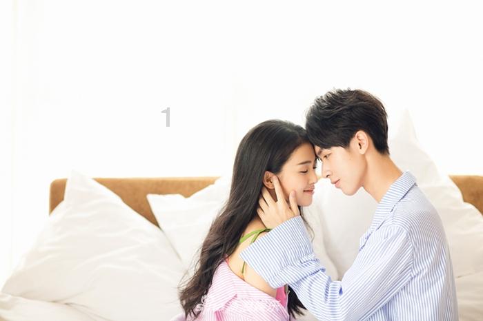 阿娇43岁生日:周扬青送奢华鱼子酱蛋糕,网友惊叹两人神仙友谊